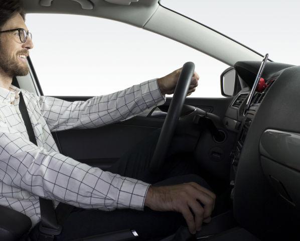 Die Zerotouch-Halterung f&uuml;r die L&uuml;ftungsschlitze (Bild: Logitech)